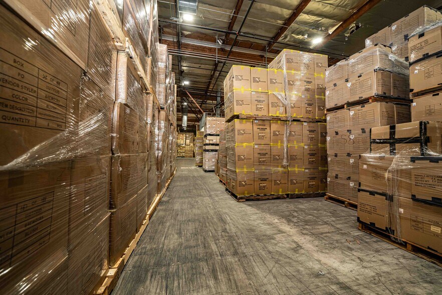 More Photos Of 2001 Saturn St, Monterey Park Light Distribution For Sale