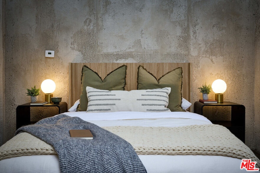 More Photos Of 1855 Industrial St, Los Angeles Apartments For Sale