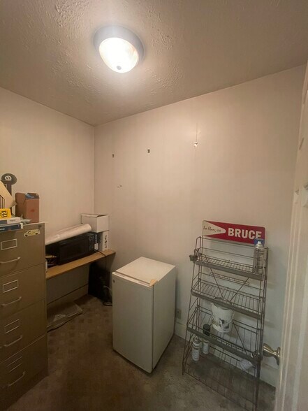 More Photos Of 5559 William Penn Hwy, Alexandria Warehouse For Sale