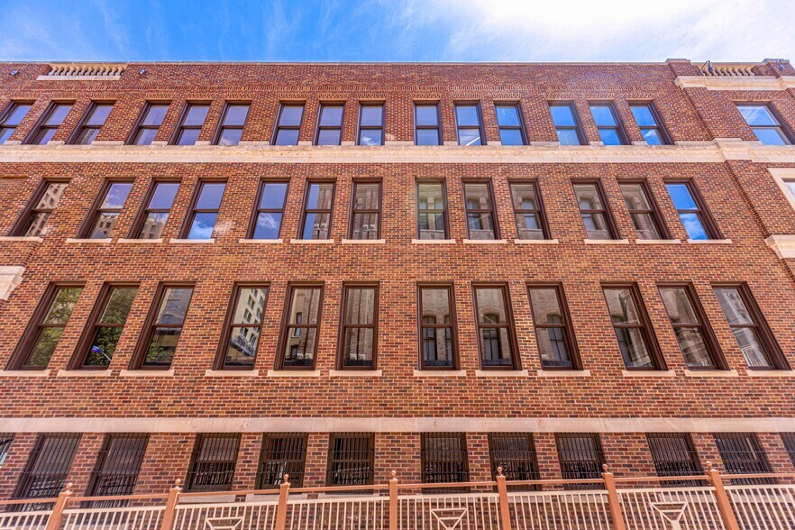 More Photos Of 200 Main Plz, San Antonio Office For Lease
