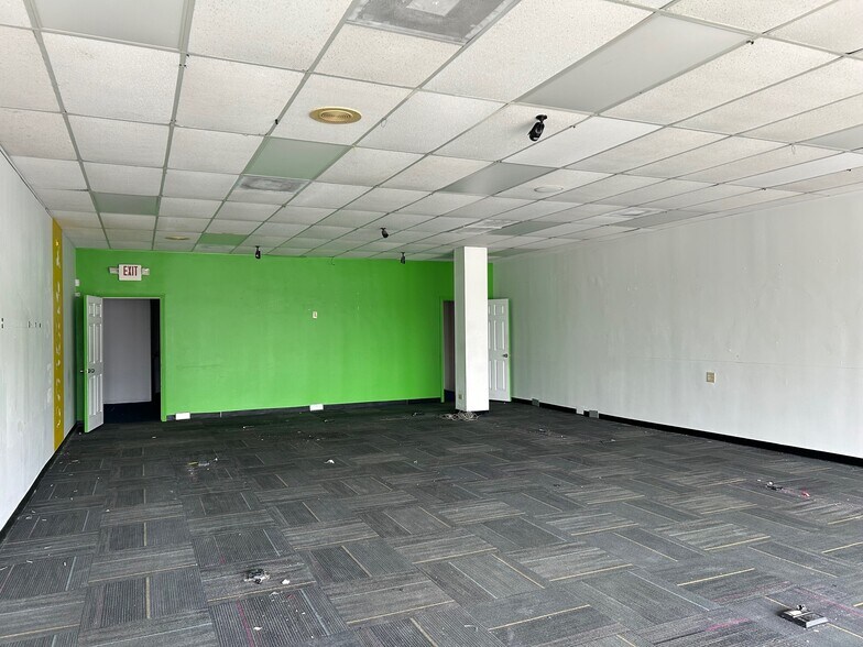 More Photos Of 2038 N Gessner Rd, Houston Unknown For Lease