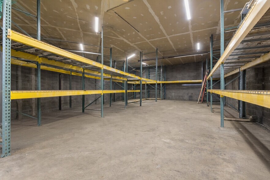More Photos Of 26289 W Eight Mile Rd, Redford Township Manufacturing For Lease