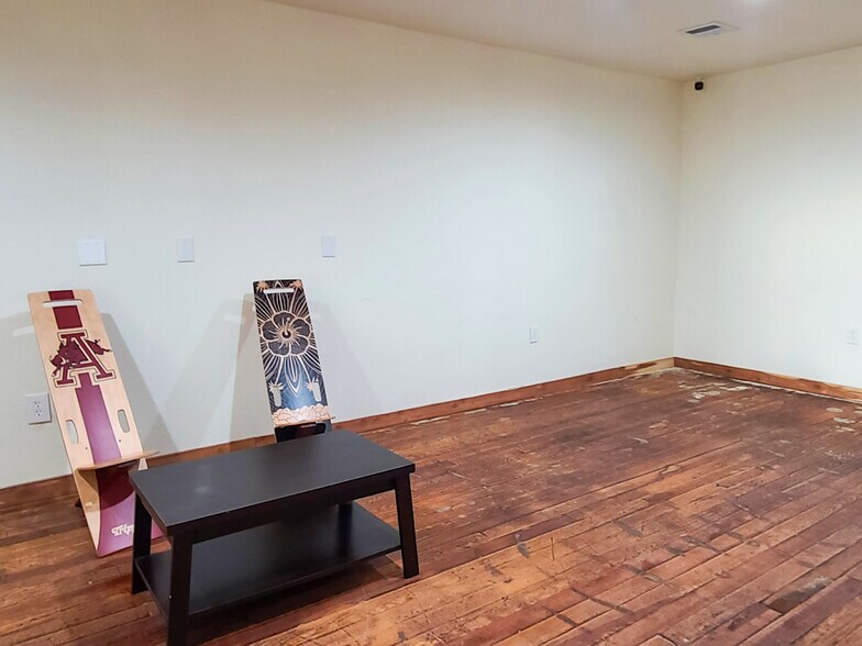 More Photos Of 109 Main St SE, Gravette Office For Lease