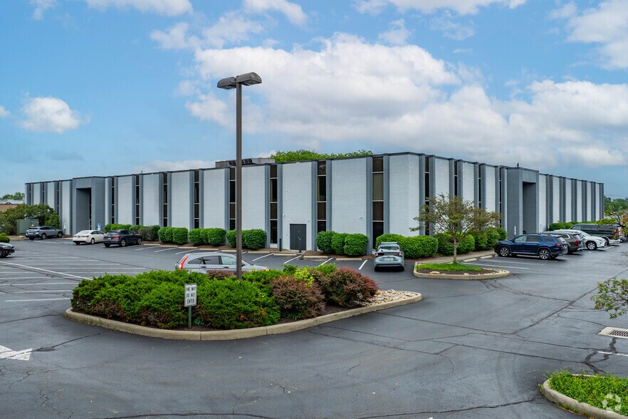 More Photos Of 9403 Kenwood Rd, Blue Ash Medical For Lease