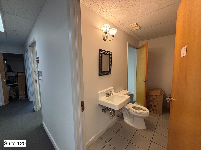More Photos Of 14100 Fivay Rd, Hudson Medical For Lease