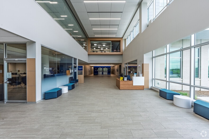 More Photos Of 39000 W Seven Mile Rd, Livonia Medical For Lease