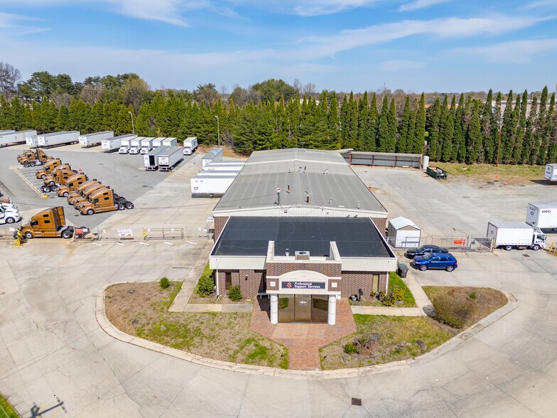 More Photos Of 717 Camann St, Greensboro Unknown For Lease