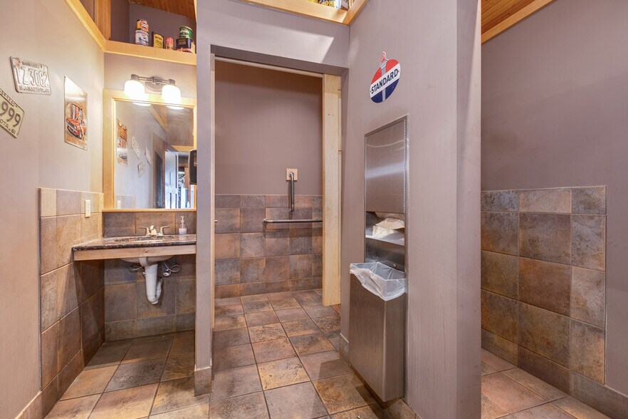 More Photos Of 328 5th Ave N, Bayport Restaurant For Sale