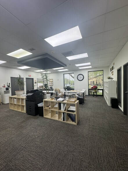 More Photos Of 1480 Howard St, Elk Grove Village Warehouse For Lease