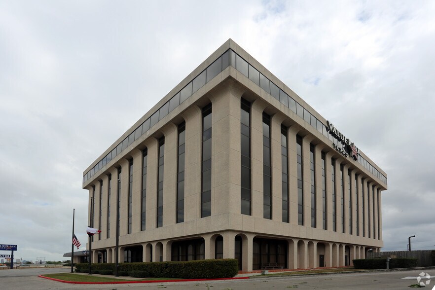Primary Photo Of 3649 Leopard St, Corpus Christi Office For Lease