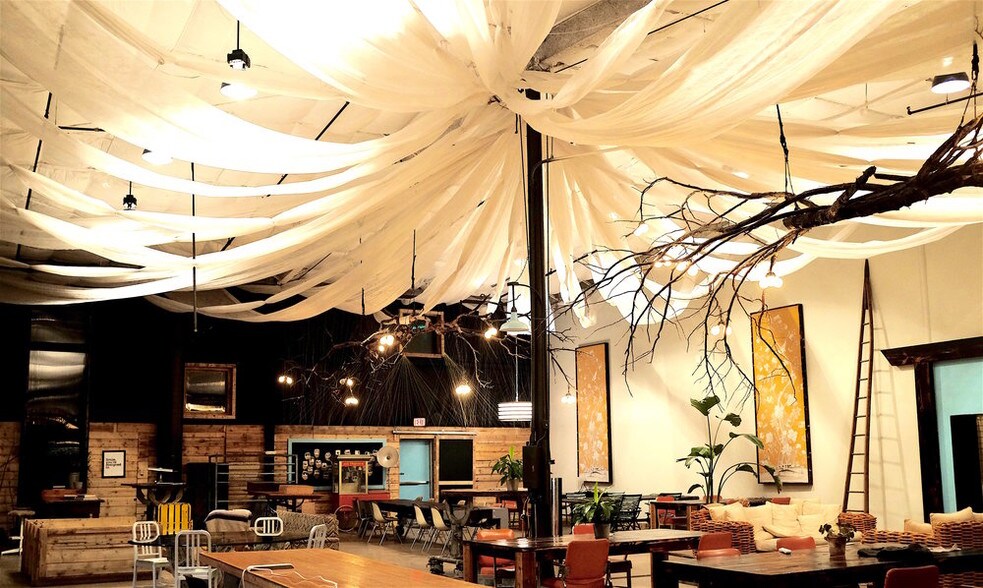 More Photos Of 409-411 Monroe W, Austin Office For Lease