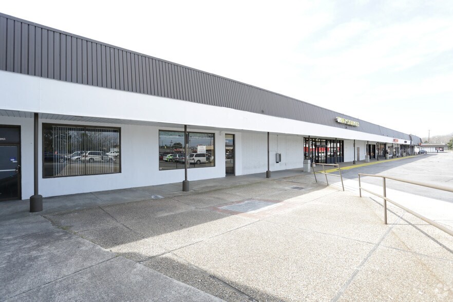 1901 Victory Blvd, Portsmouth, VA 23702 For Lease