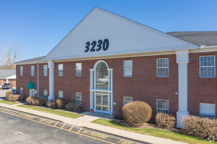 More Photos Of 3230 Central Park W, Toledo Office For Lease