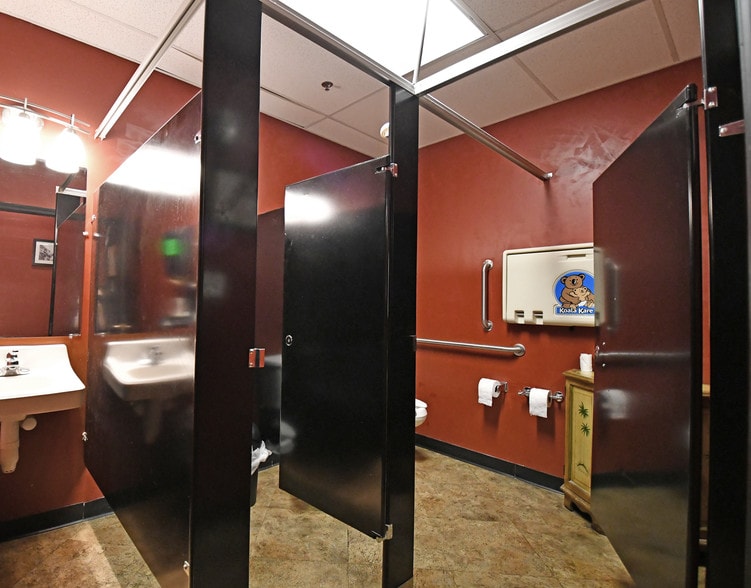 More Photos Of 5905-6055 Timber Ridge Dr, Prospect Unknown For Lease