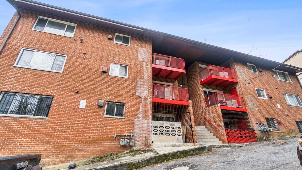 More Photos Of 3104 Bruce Pl SE, Washington Apartments For Sale