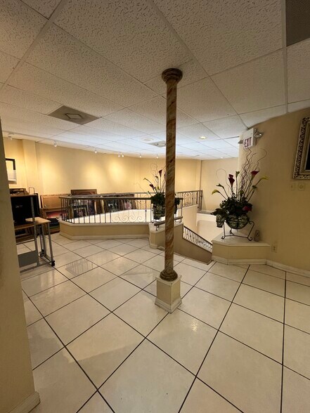 More Photos Of 102 W Calton Rd, Laredo Office Residential For Sale