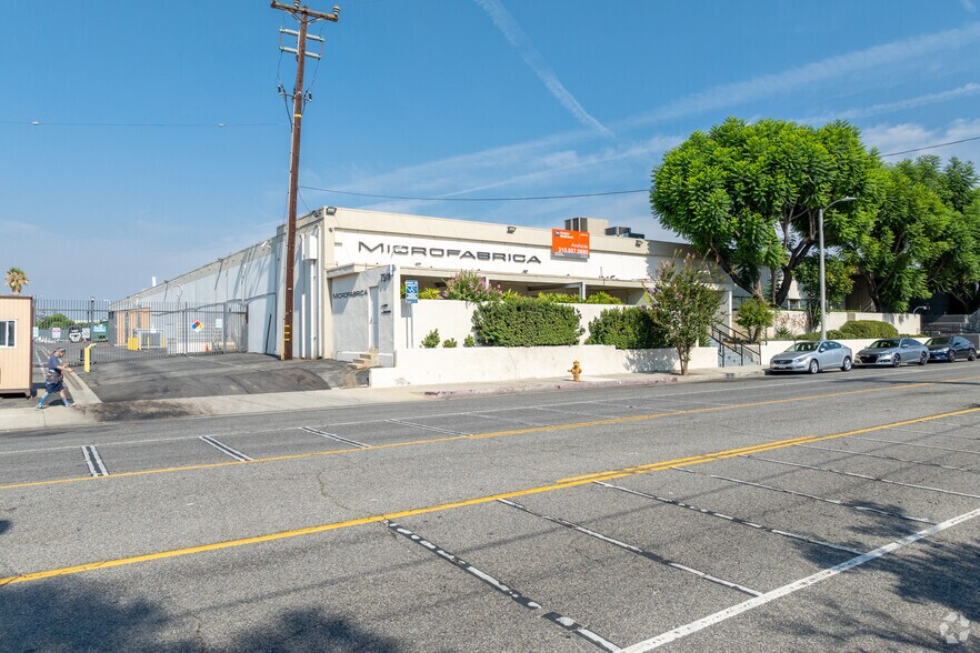 Primary Photo Of 7911-7913 Haskell Ave, Van Nuys Light Manufacturing For Lease