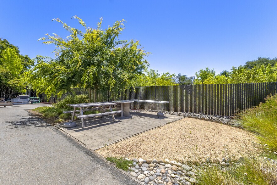 More Photos Of 481 Aaron St, Cotati Warehouse For Lease