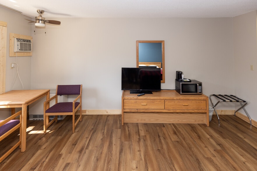 More Photos Of 9966 N State Road 27, Hayward Hotel For Sale