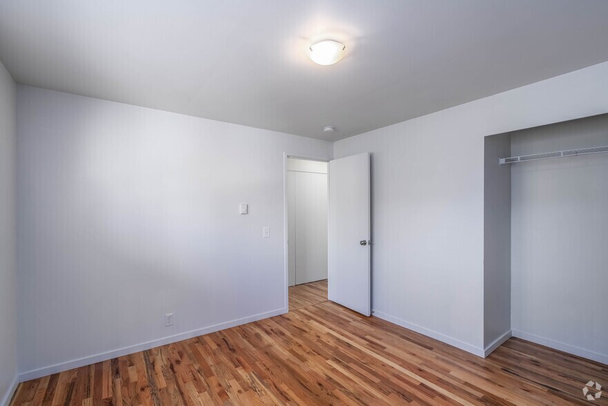 More Photos Of 512 5th Ave W, Seattle Apartments For Sale