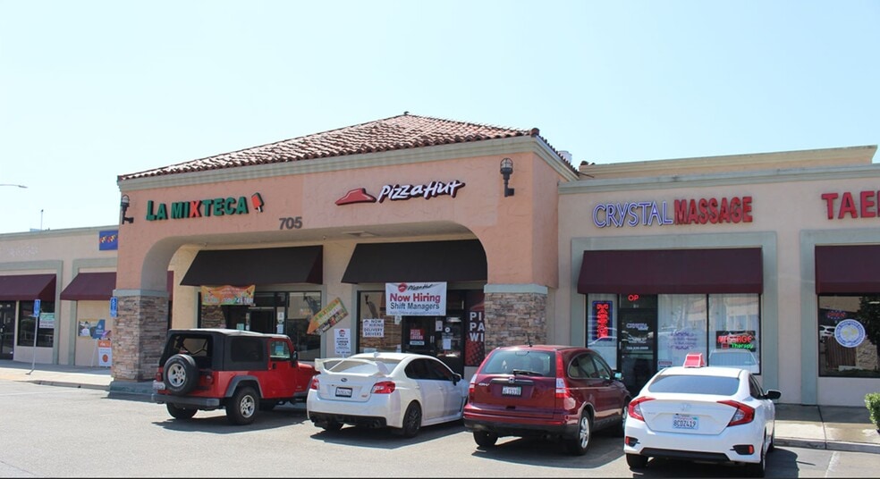 More Photos Of 703-705 Center Dr, San Marcos General Retail For Lease