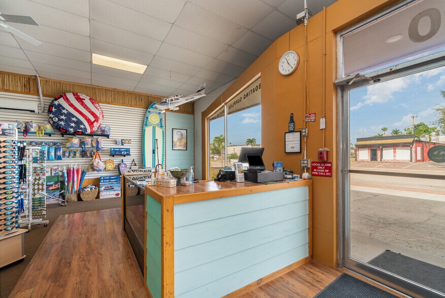 More Photos Of 1220 Lafayette St, Cape Coral Freestanding For Lease