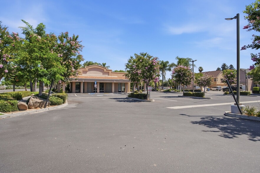 More Photos Of 3700 Geer Rd, Turlock Bank For Lease