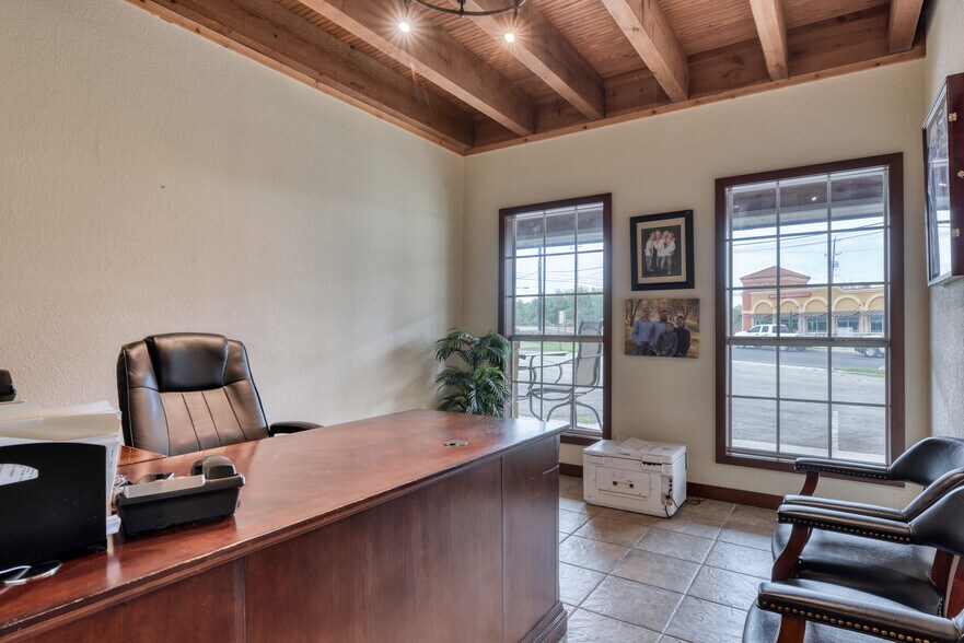 More Photos Of 5107 Monaco Cir, San Antonio Office For Sale