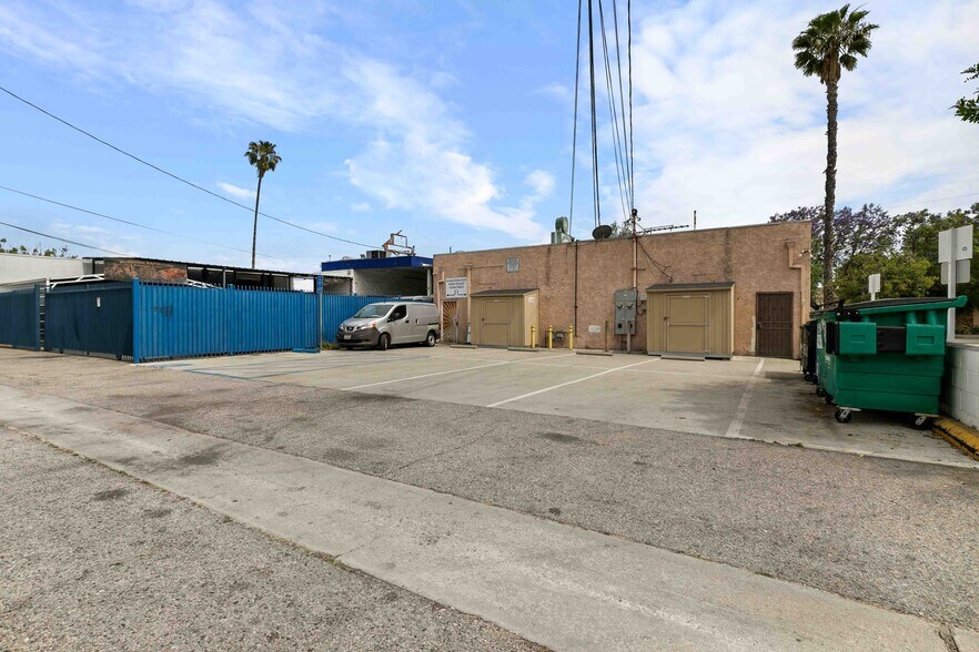 More Photos Of 1423-1425 W Burbank Blvd, Burbank General Retail For Sale