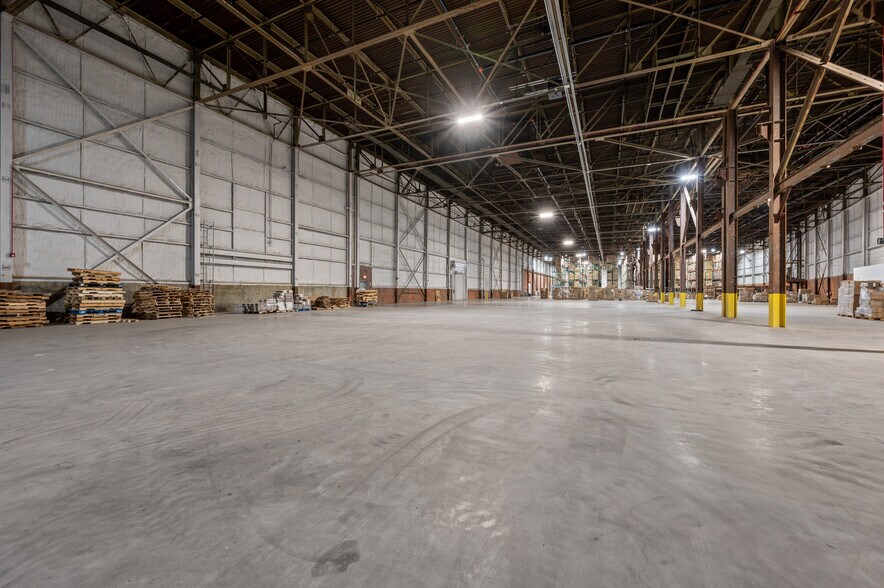 More Photos Of 640 N Washington Ave, Bridgeport Warehouse For Lease