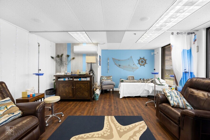 More Photos Of 17W300 22nd St, Oakbrook Terrace Medical For Lease