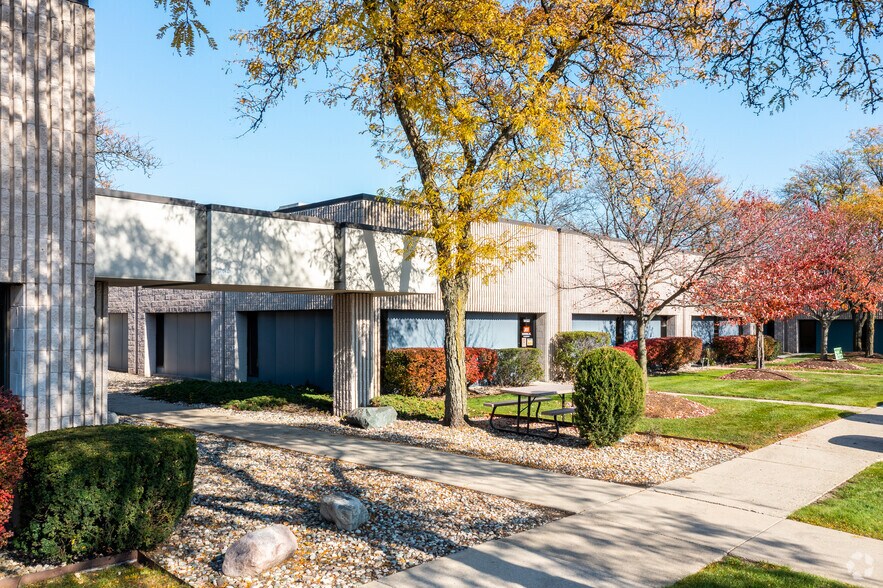 More Photos Of 14115 Farmington Rd, Livonia Unknown For Lease