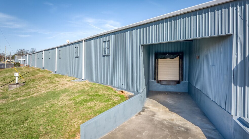 More Photos Of 410 S River St, Calhoun Warehouse For Sale