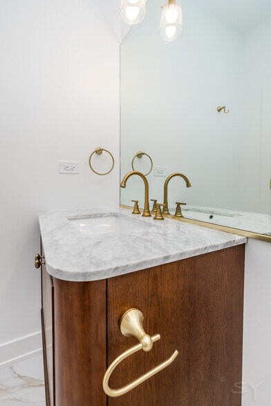 More Photos Of 6044 Eberhart ave, Chicago Apartments For Sale