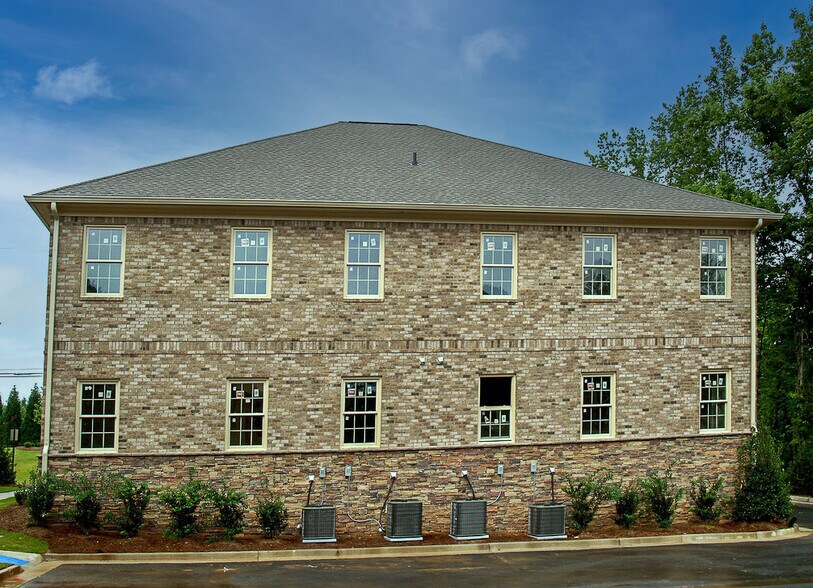 More Photos Of 1905 Woodstock Rd, Roswell Office For Lease