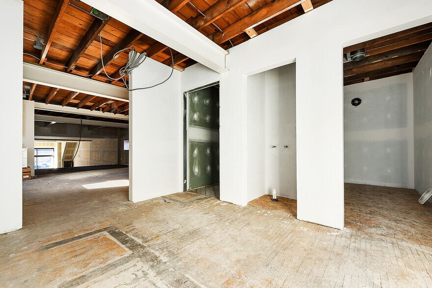 More Photos Of 208-210 N Highland Ave, Pittsburgh Restaurant For Lease