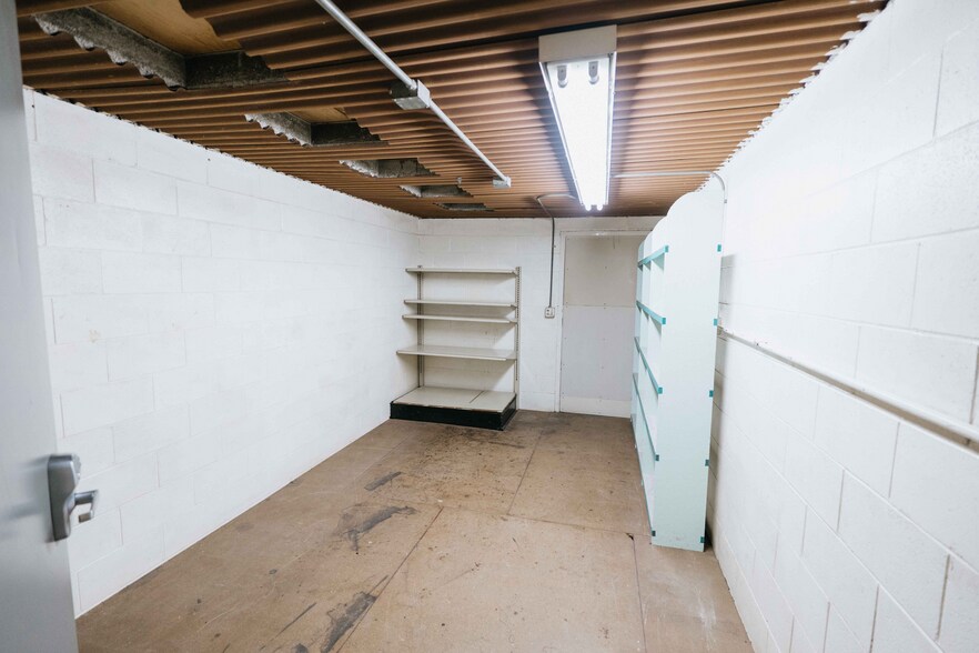 More Photos Of 2565 16th Ave, Columbus Light Manufacturing For Sale