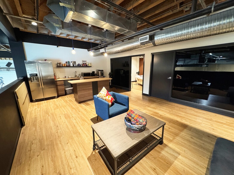 More Photos Of 333 28th St NE, Calgary Warehouse For Sale