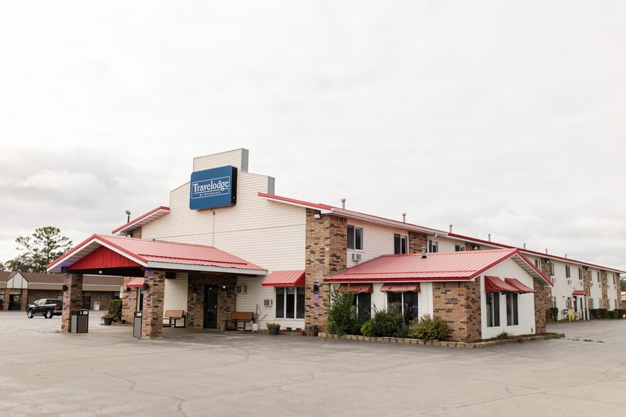 Primary Photo Of 921 N Lincoln Rd, Escanaba Hotel For Sale