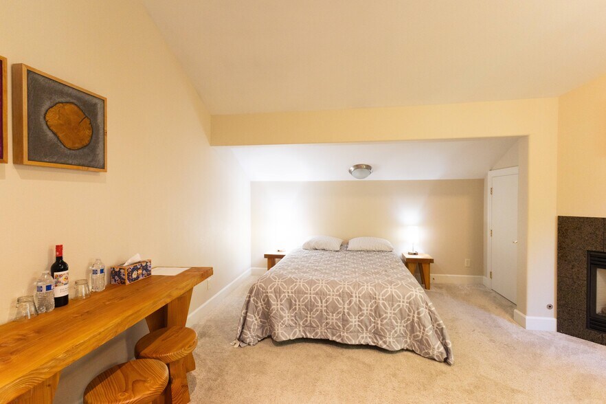 More Photos Of 360 Knechtel Way NE, Bainbridge Island Apartments For Sale
