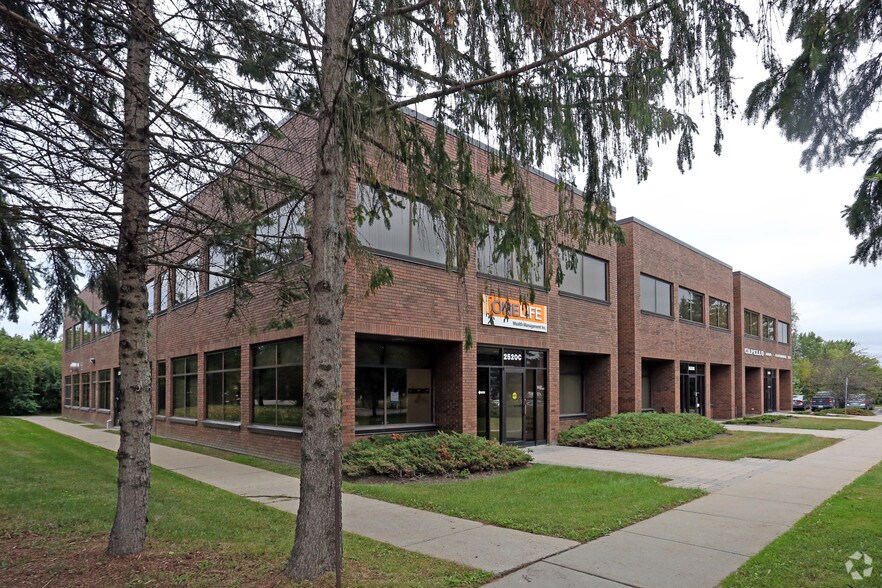 More Photos Of 2520 St Laurent Blvd, Ottawa Flex For Lease