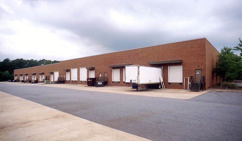 More Photos Of 2197 Canton Rd, Marietta Warehouse For Lease