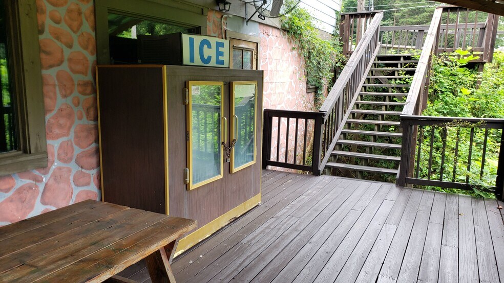 More Photos Of 3746 Mount Pleasant Rd, Sherrills Ford Restaurant For Lease