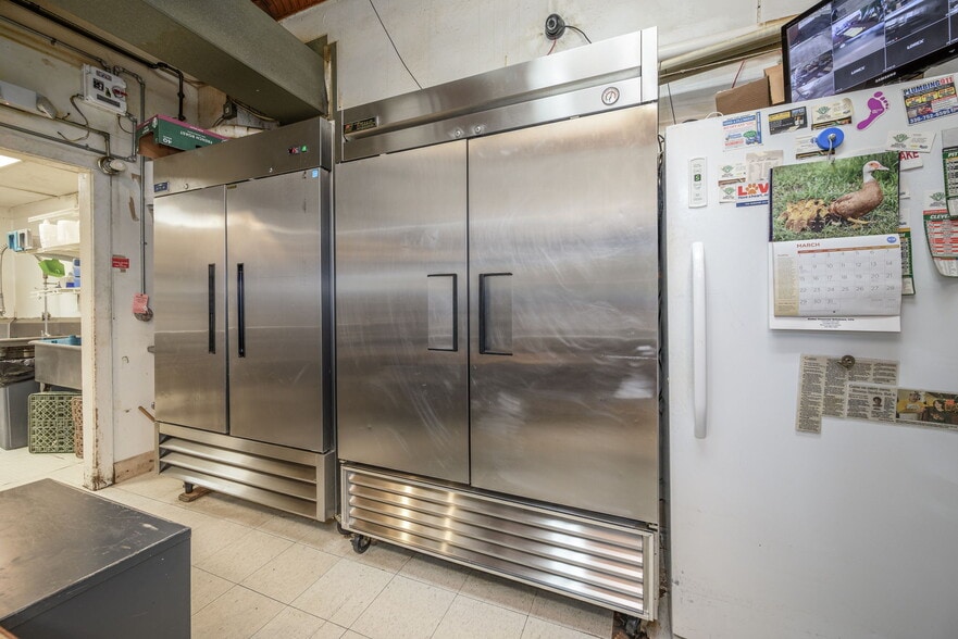 More Photos Of 314 Pioneer St, Akron Storefront For Sale