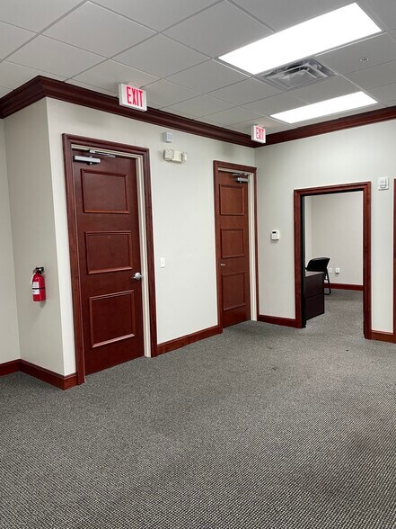 More Photos Of 7065 Westpointe Blvd, Orlando Loft Creative Space For Lease