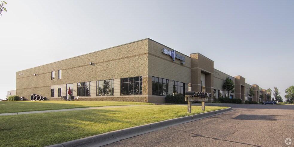 Primary Photo Of 2959-2995 Water Tower Pl, Chanhassen Showroom For Lease