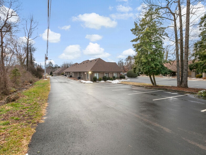 More Photos Of 1998 Hendersonville Rd, Asheville Medical For Lease