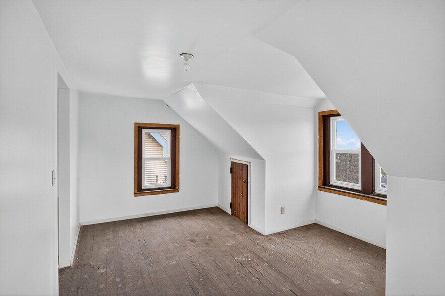 More Photos Of 1106 Broadway, Fountain Hill Office Residential For Sale