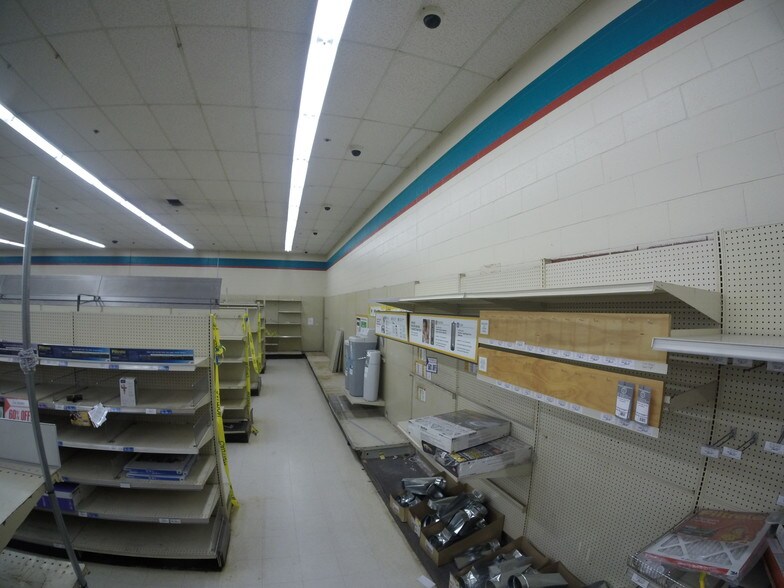 More Photos Of 1067 N Davis Rd, Salinas Garden Center For Lease