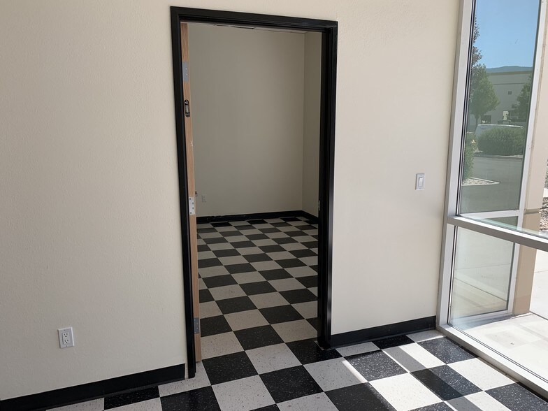 More Photos Of 2222 Park Pl, Minden Warehouse For Sale